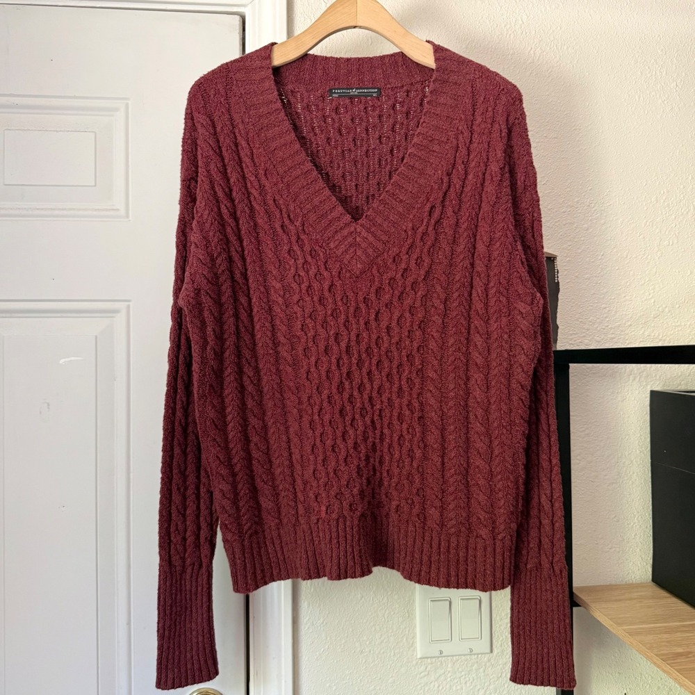 PERUVIAN CONNECTION burgundy red cable chunky knit v-neck pullover sweater